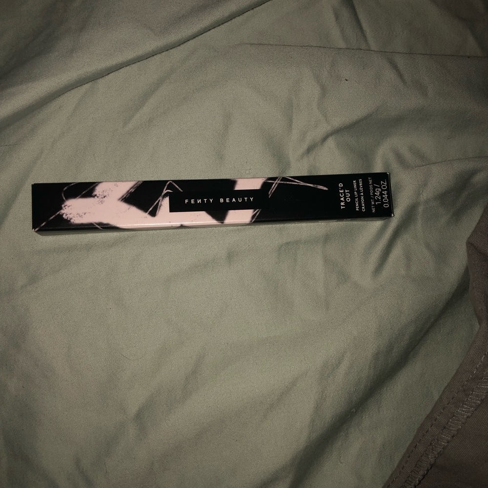 Fenty Beauty Lip Liner in “Satin Panty “ 03Brown and Pink